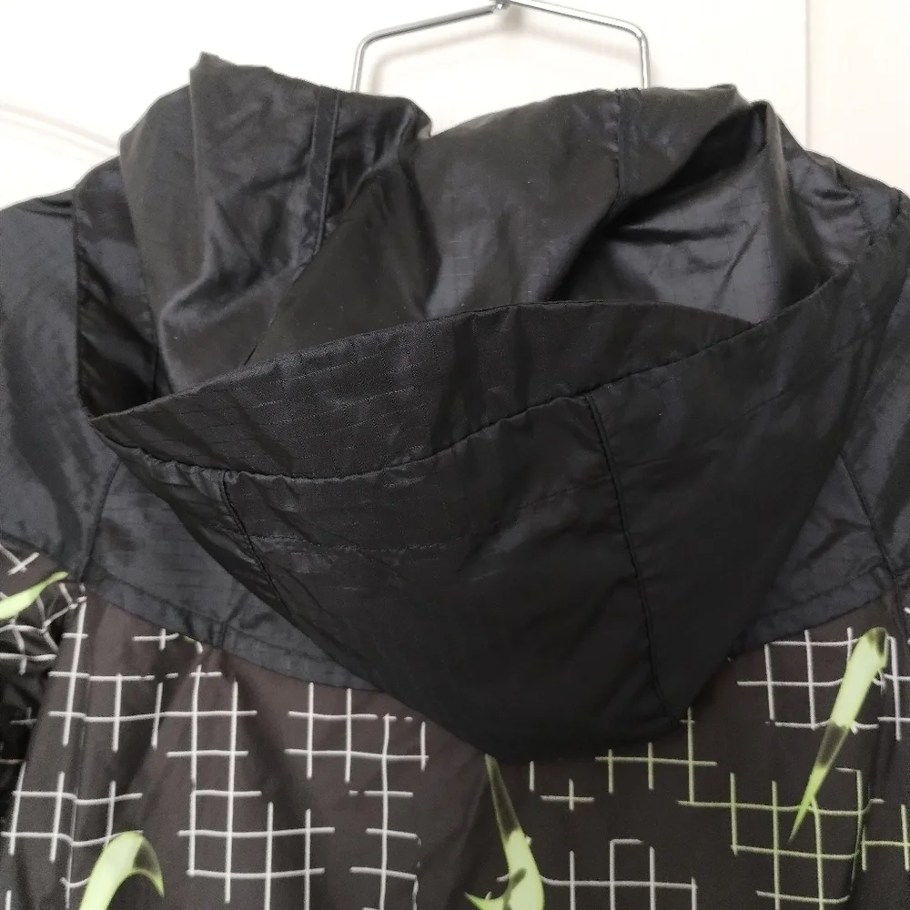 Nike Boys Jacket Size XS Black Lime Green zip up hooded Lightweight